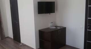 Гостиница Guest house na Astrahanskoy 45 Анапа Двухместный номер Делюкс с 1 кроватью и балконом-2