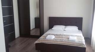 Гостиница Guest house na Astrahanskoy 45 Анапа Двухместный номер Делюкс с 1 кроватью и балконом-1