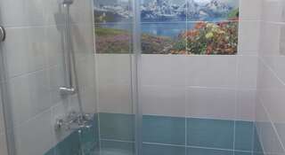 Гостиница Guest house na Astrahanskoy 45 Анапа Двухместный номер Делюкс с 1 кроватью и балконом-3